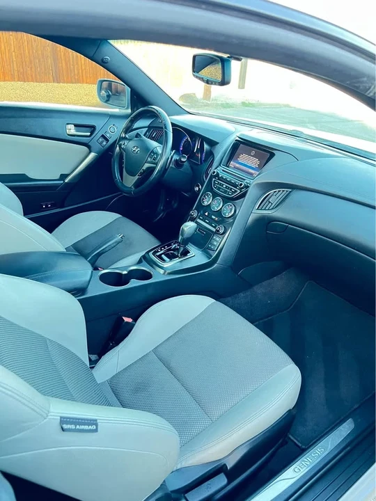 2014 Hyundai Genesis Coupe - Image 16 of 20