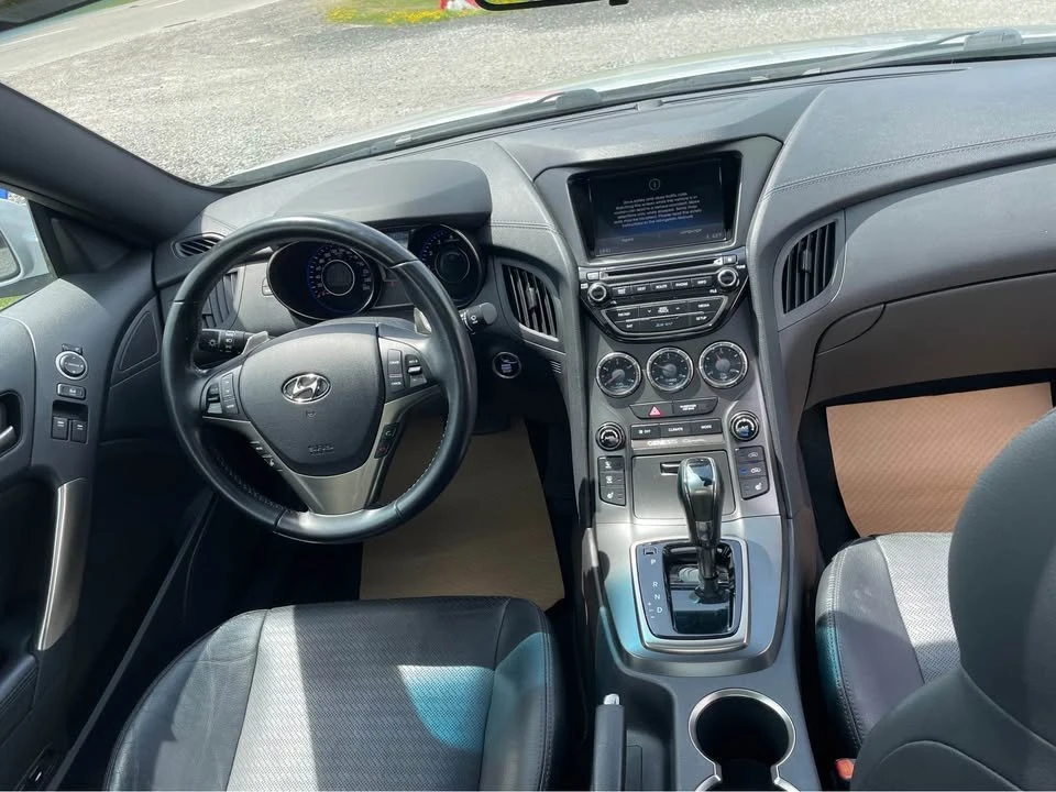 2014 Hyundai Genesis Coupe - Image 10 of 18
