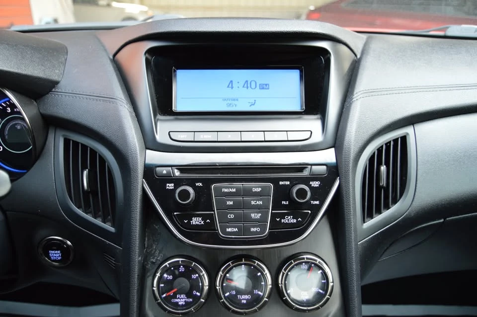 2014 Hyundai Genesis Coupe - Image 16 of 20