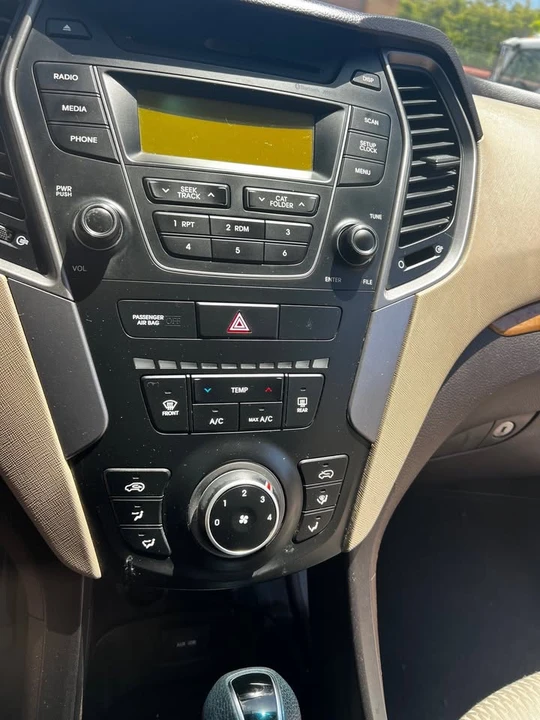 2014 Hyundai Santa Fe - Image 6 of 15