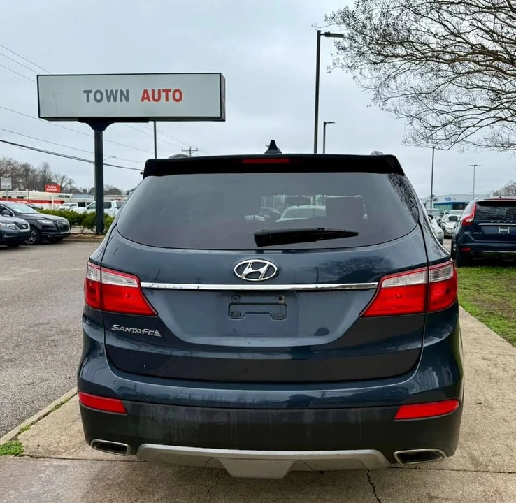 2014 Hyundai Santa Fe - Image 18 of 20