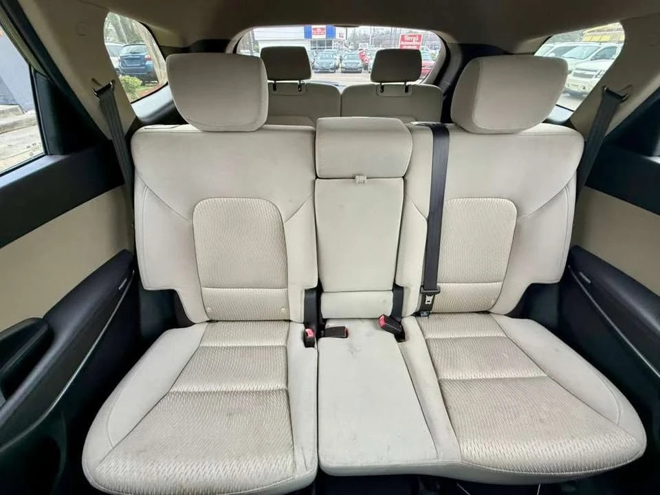 2014 Hyundai Santa Fe - Image 11 of 20