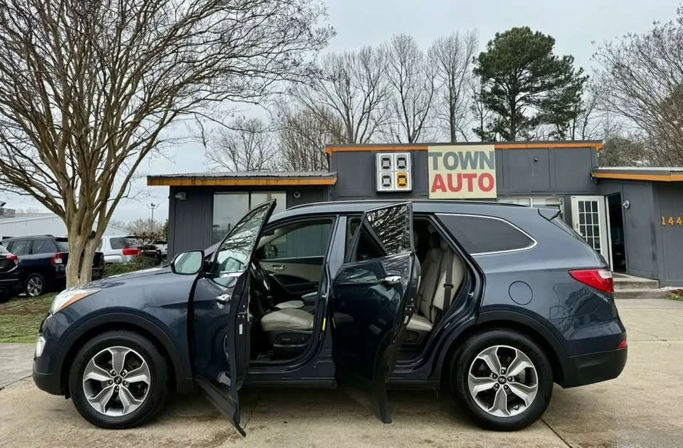 2014 Hyundai Santa Fe - Image 2 of 20