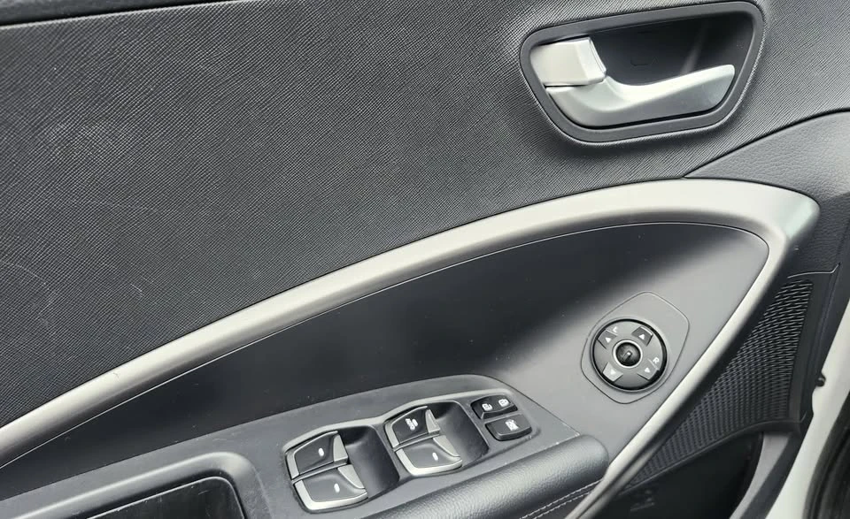 2014 Hyundai Santa Fe - Image 17 of 20