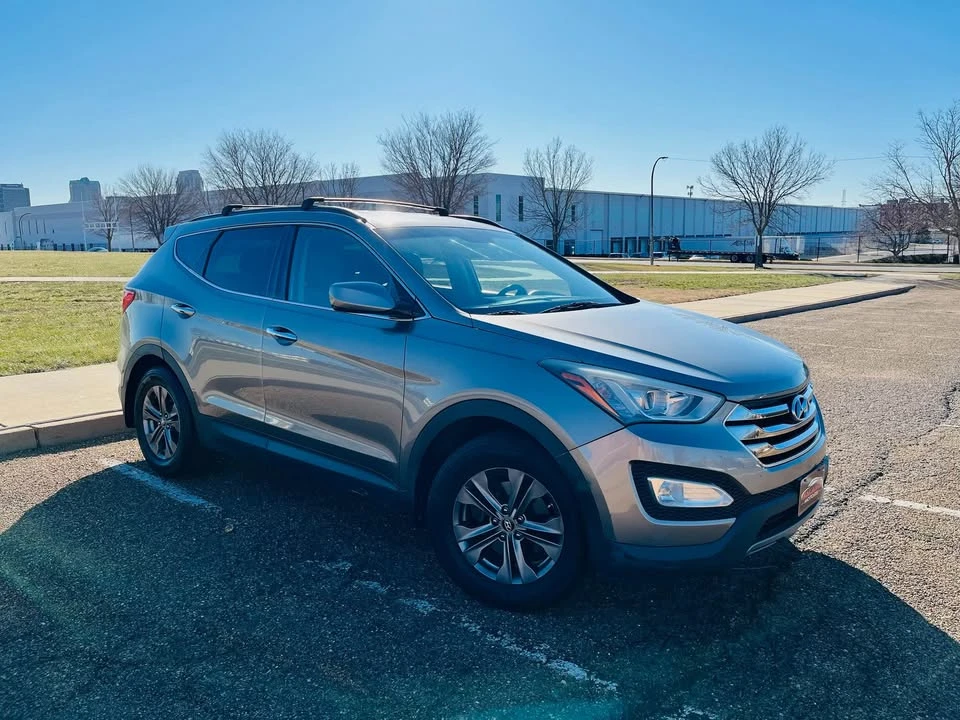 2014 Hyundai Santa Fe - Image 4 of 15
