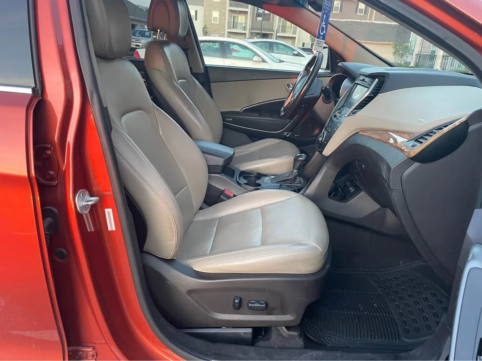 2014 Hyundai Santa Fe - Image 10 of 19