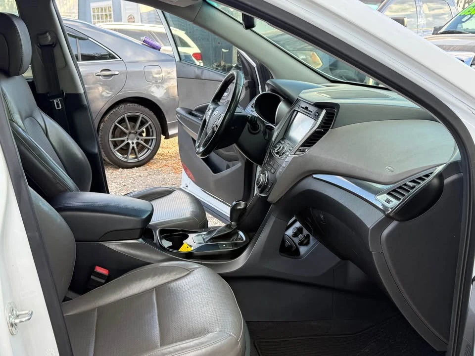 2014 Hyundai Santa Fe - Image 18 of 18