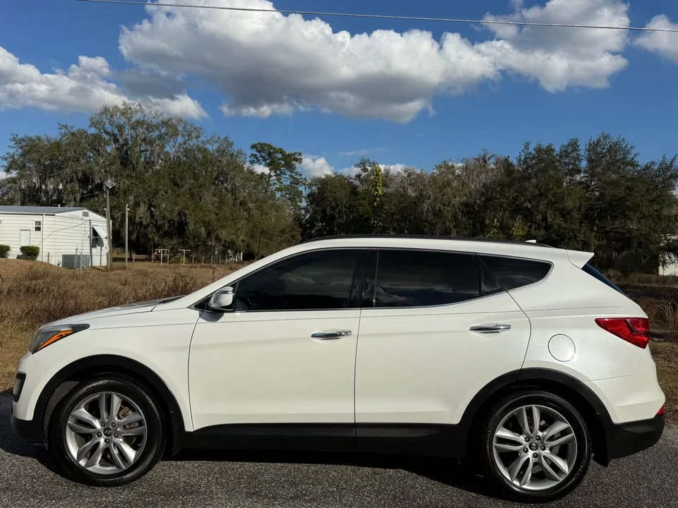 2014 Hyundai Santa Fe - Image 10 of 18