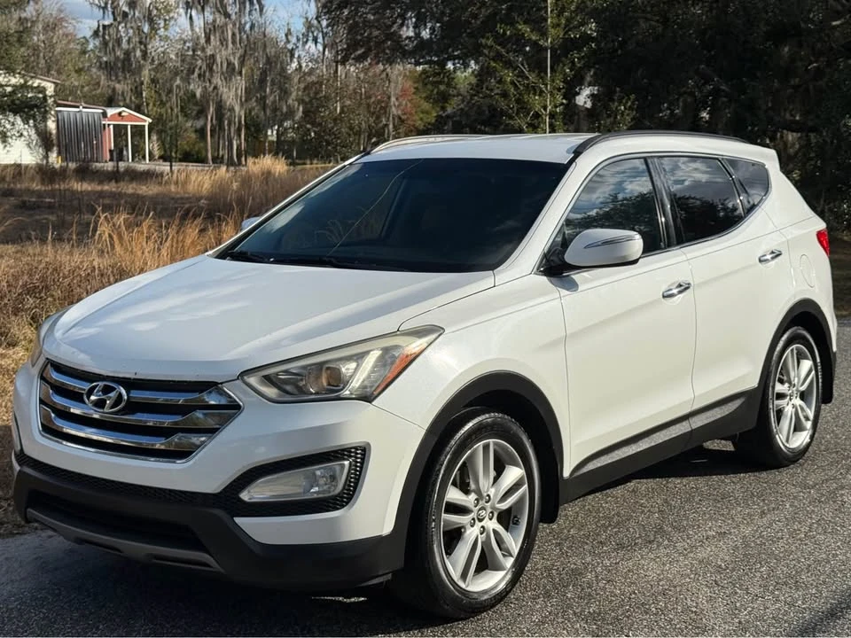 2014 Hyundai Santa Fe - Image 11 of 18