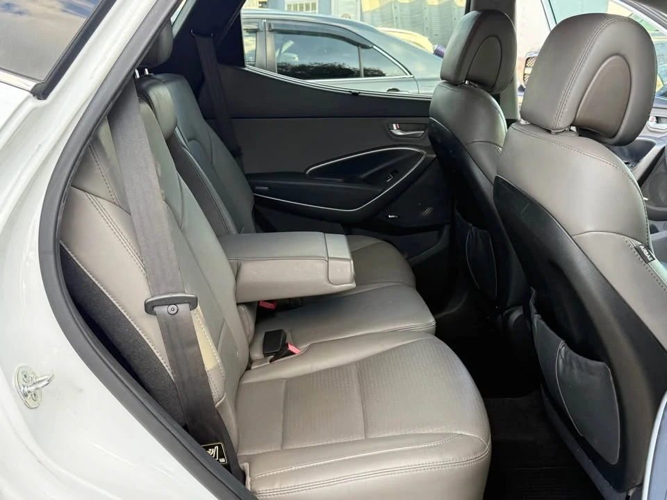 2014 Hyundai Santa Fe - Image 17 of 18