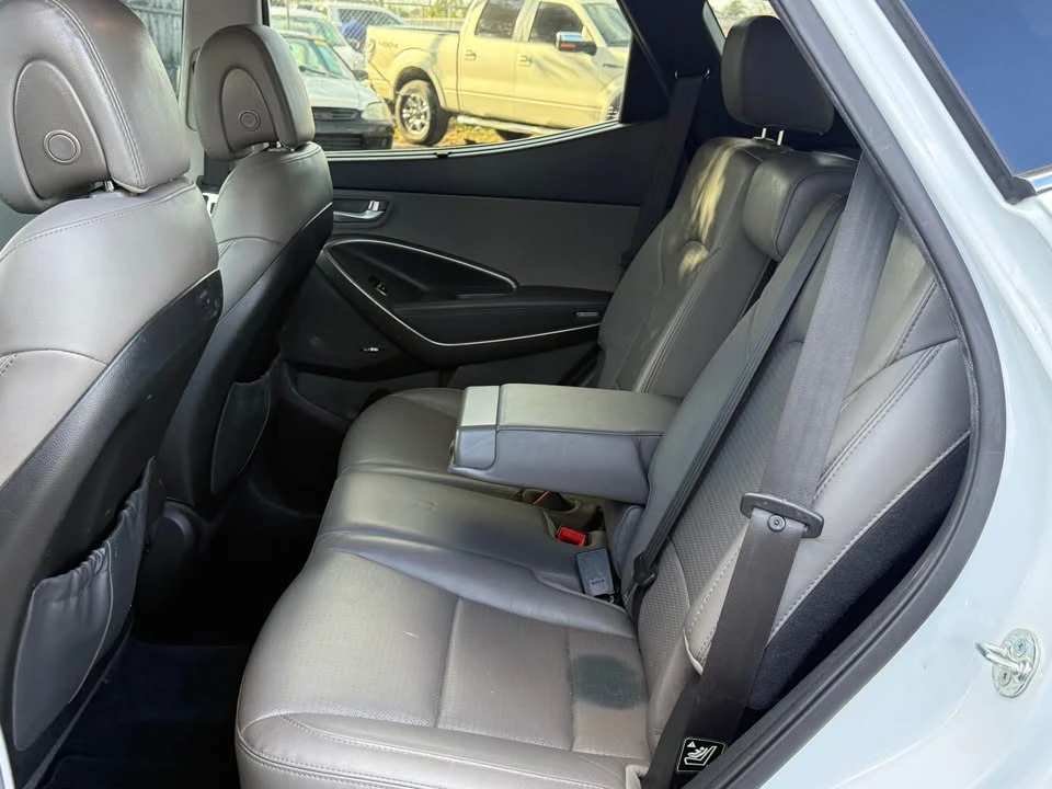 2014 Hyundai Santa Fe - Image 15 of 18