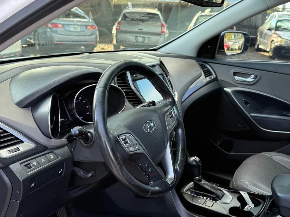 2014 Hyundai Santa Fe - Image 16 of 18