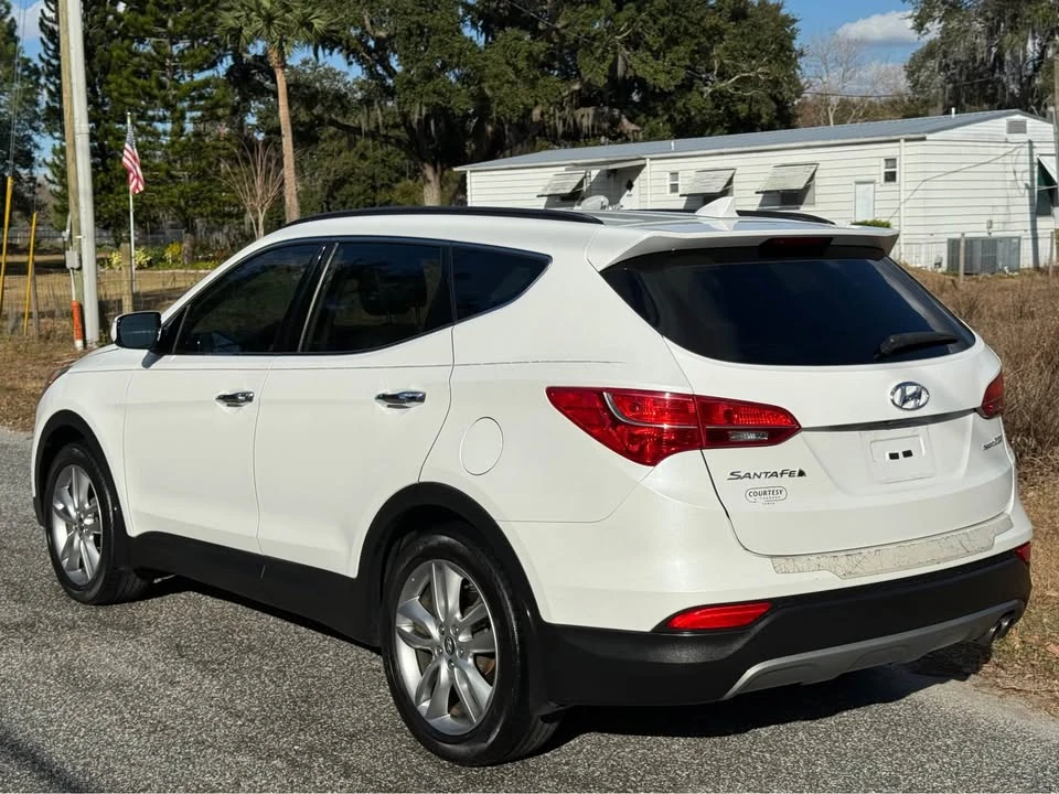 2014 Hyundai Santa Fe - Image 9 of 18