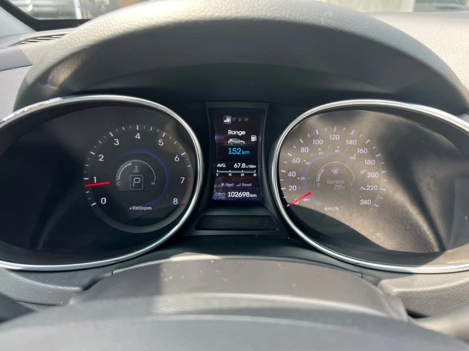 2014 Hyundai Santa Fe - Image 9 of 17