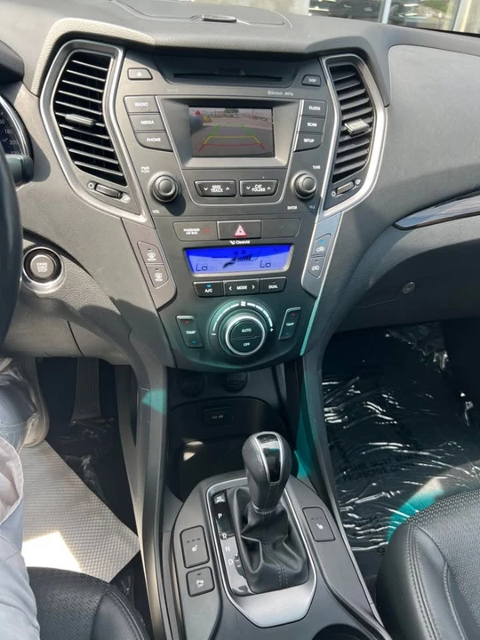 2014 Hyundai Santa Fe - Image 10 of 17