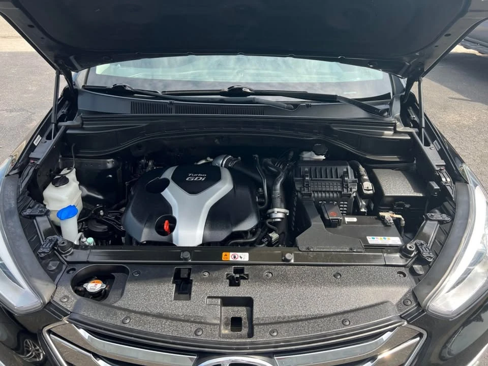 2014 Hyundai Santa Fe - Image 16 of 17