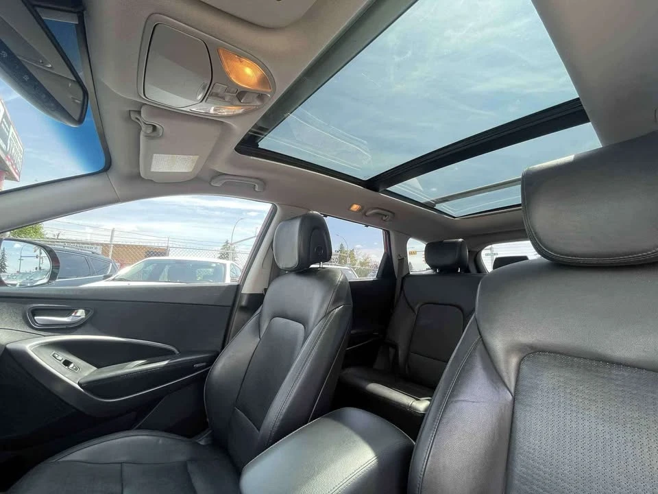 2014 Hyundai Santa Fe - Image 17 of 19