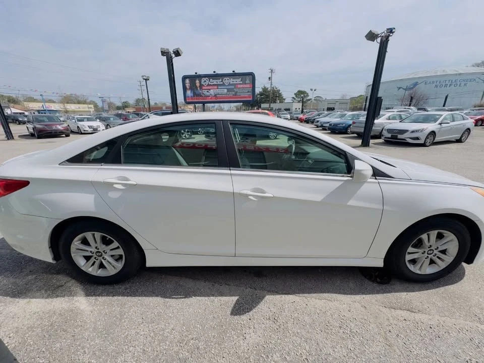 2014 Hyundai Sonata - Image 8 of 20