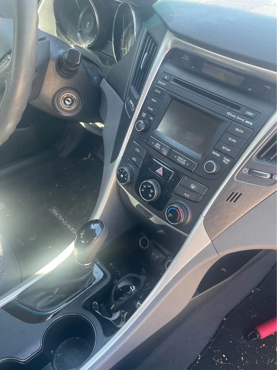 2014 Hyundai Sonata - Image 10 of 19