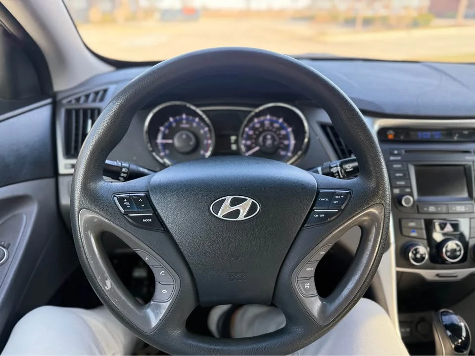 2014 Hyundai Sonata - Image 10 of 13