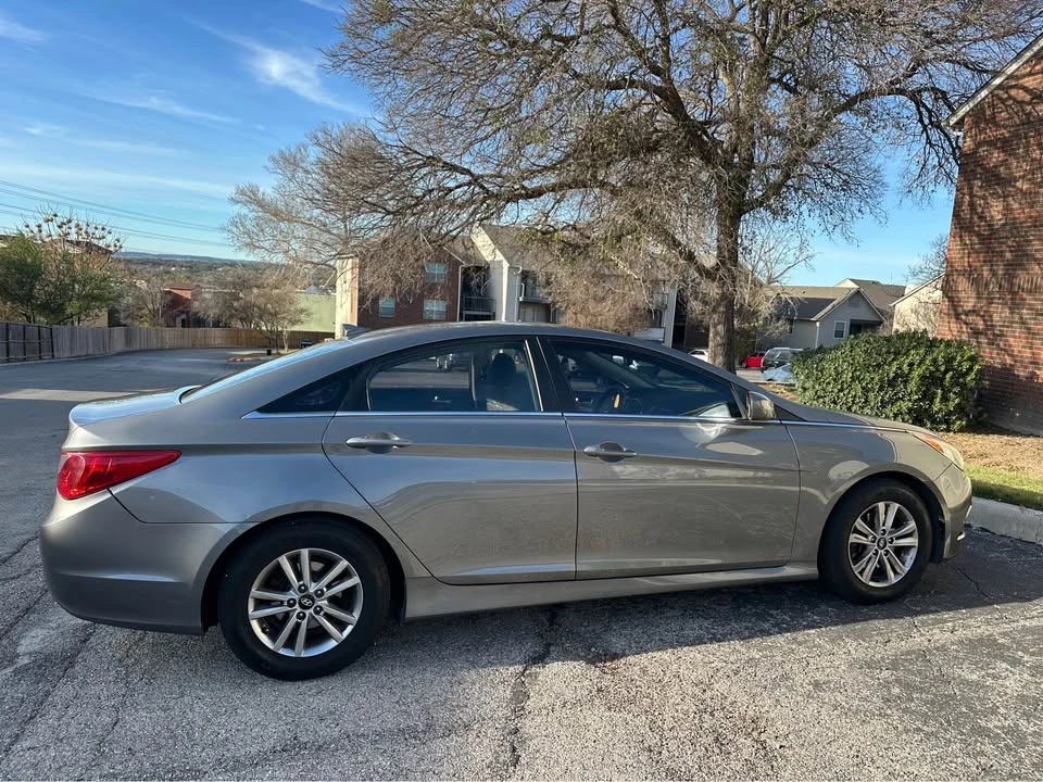2014 Hyundai Sonata - Image 2 of 7