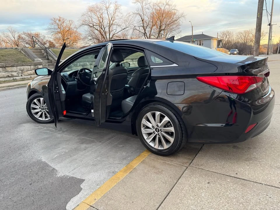 2014 Hyundai Sonata - Image 2 of 17