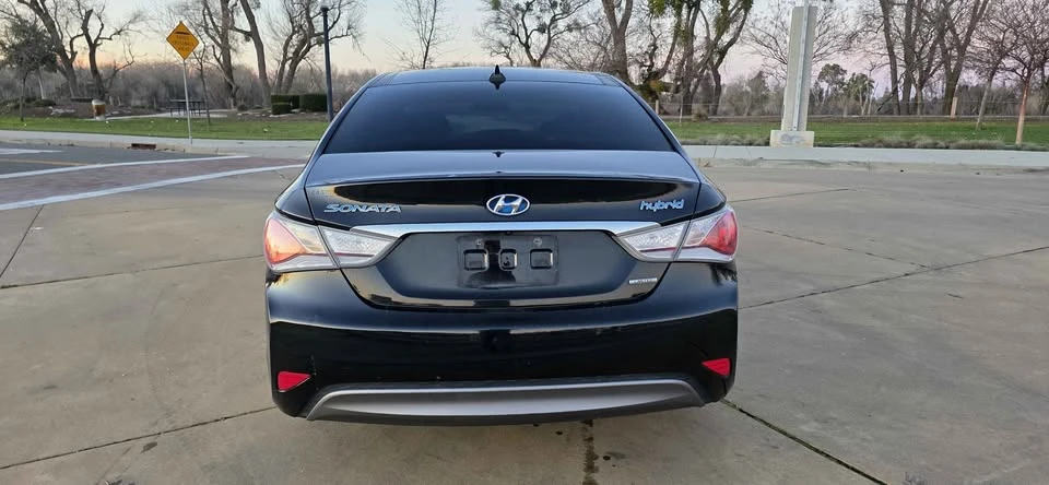 2014 Hyundai Sonata - Image 2 of 18