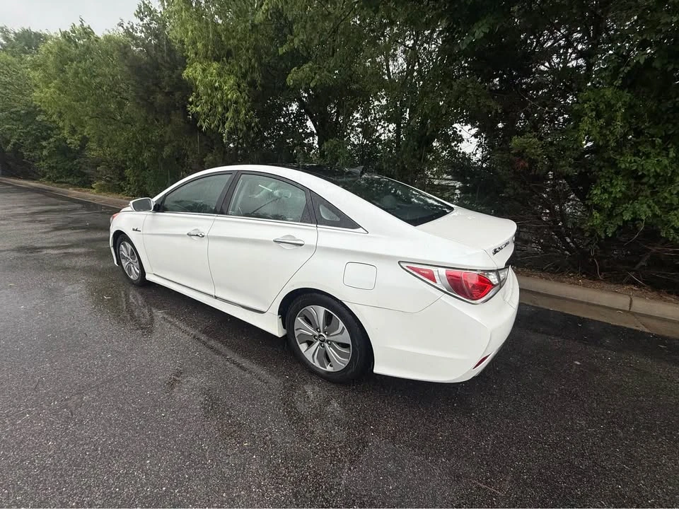 2014 Hyundai Sonata - Image 2 of 11