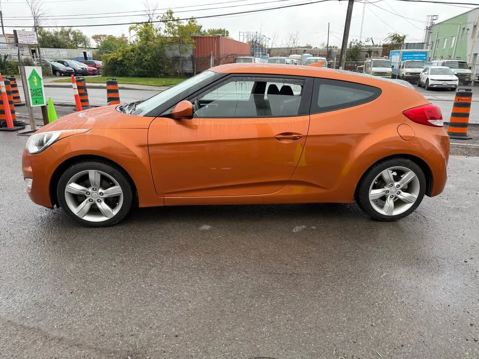 2014 Hyundai Veloster - Image 2 of 10