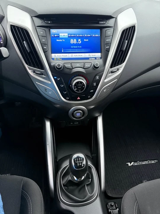 2014 Hyundai Veloster - Image 9 of 10