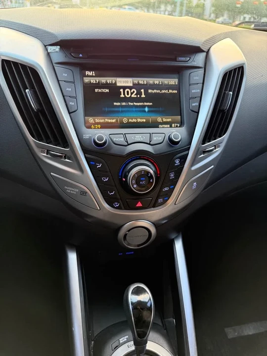 2014 Hyundai Veloster - Image 13 of 15