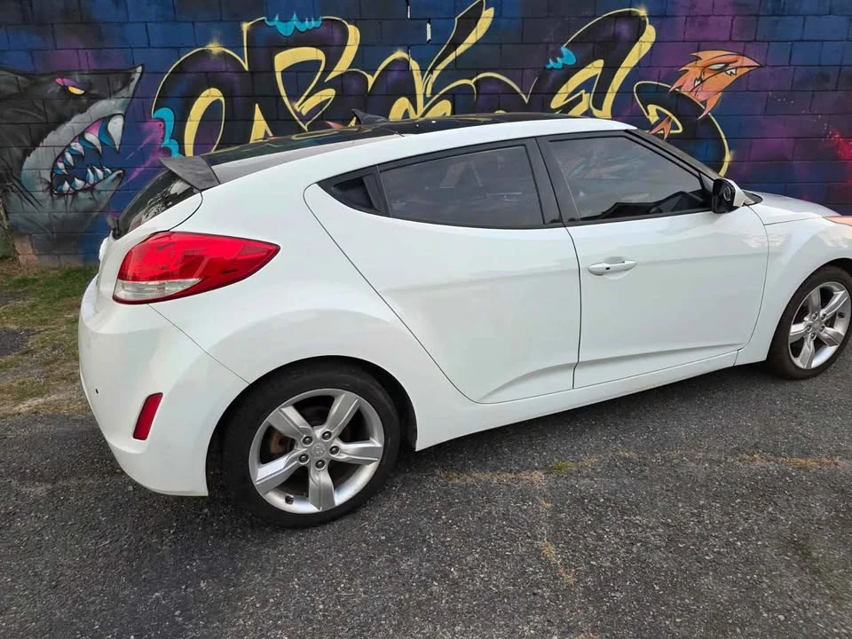 2014 Hyundai Veloster - Image 9 of 19