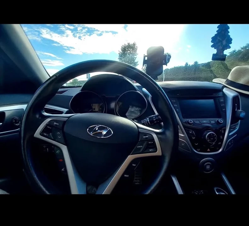 2014 Hyundai Veloster - Image 3 of 5