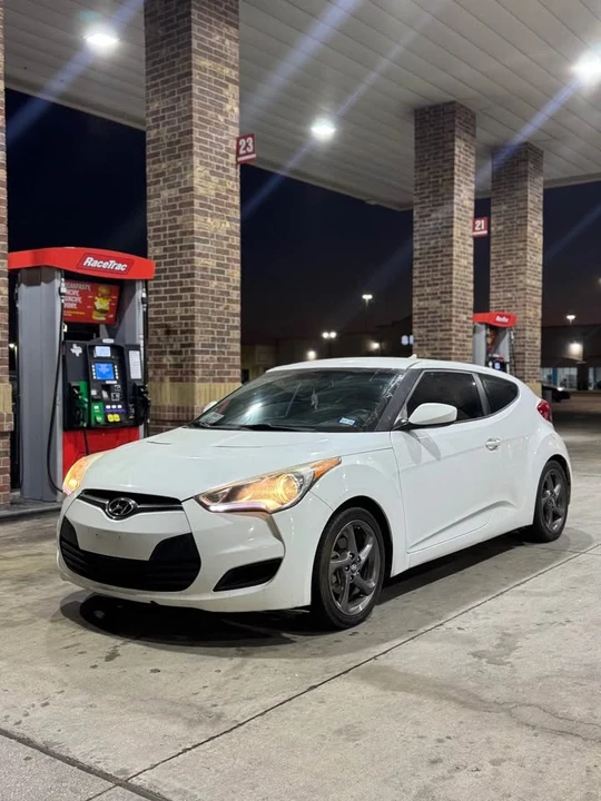 2014 Hyundai Veloster - Image 2 of 13