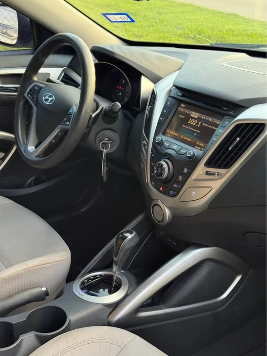 2014 Hyundai Veloster - Image 11 of 15