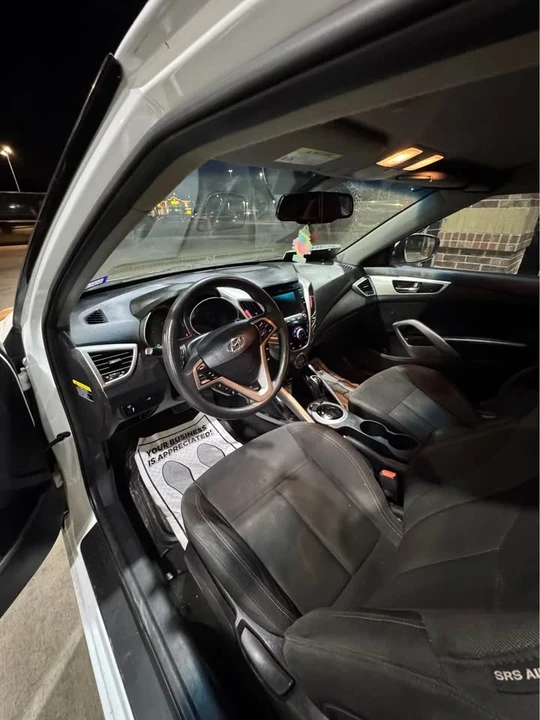 2014 Hyundai Veloster - Image 10 of 13