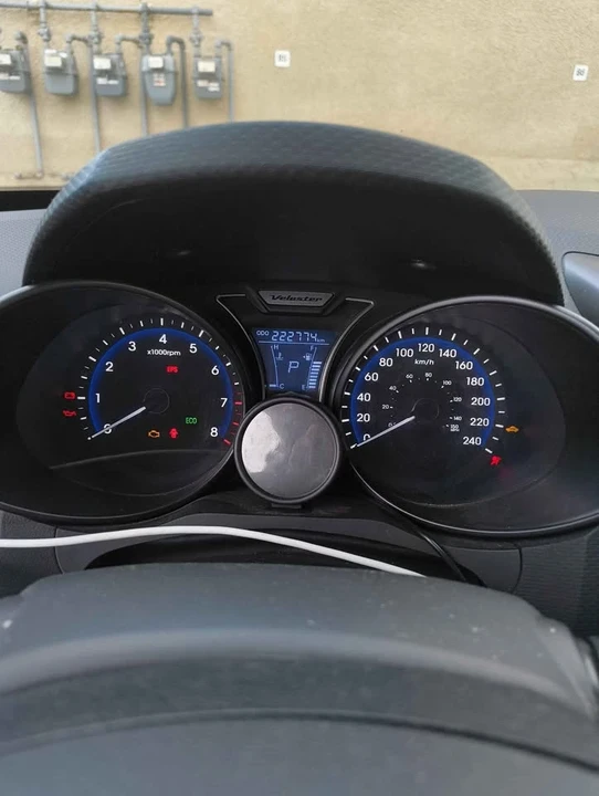 2014 Hyundai Veloster - Image 2 of 5