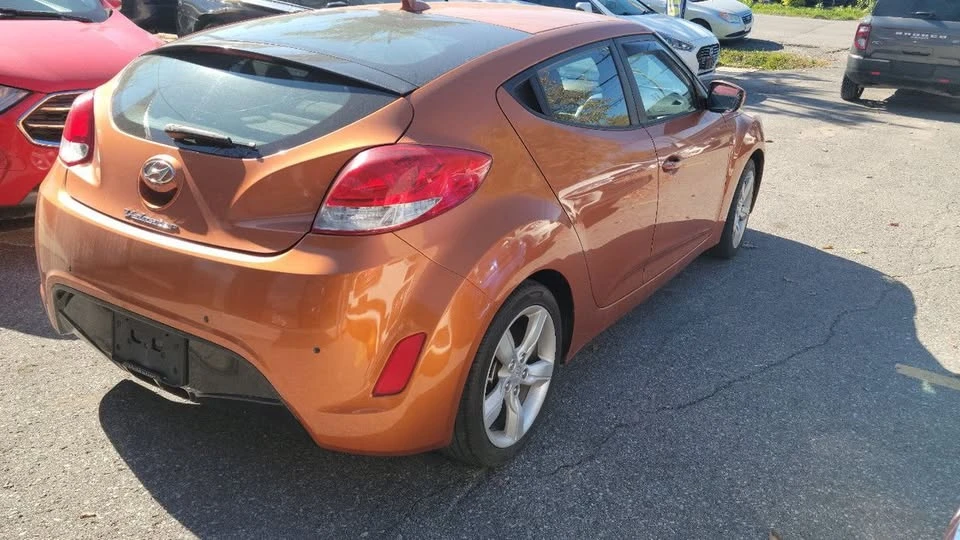 2014 Hyundai Veloster - Image 2 of 10
