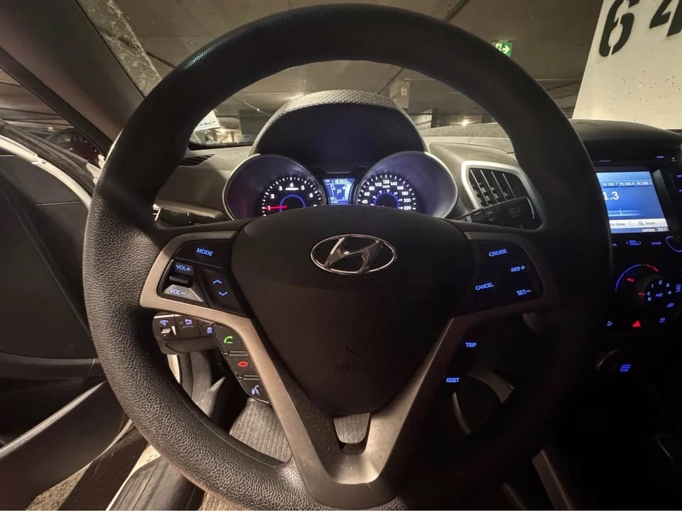 2014 Hyundai Veloster - Image 10 of 15