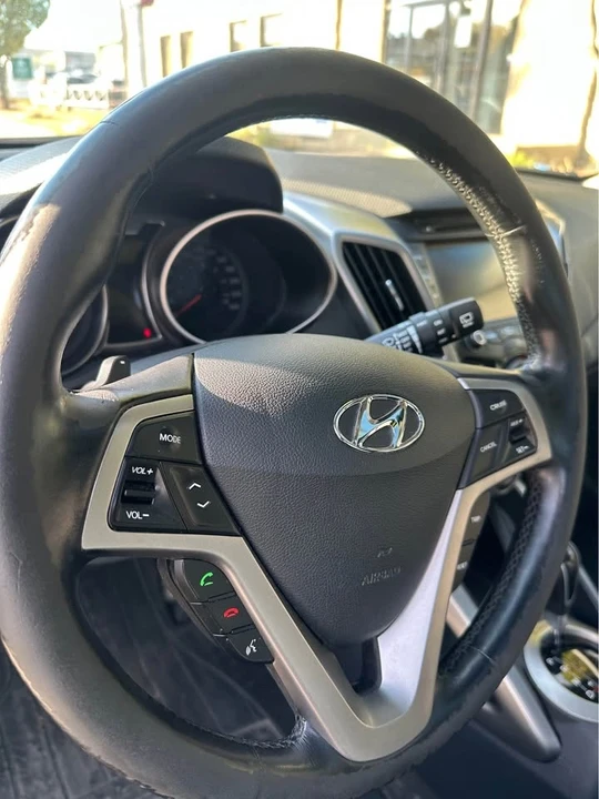 2014 Hyundai Veloster - Image 12 of 17