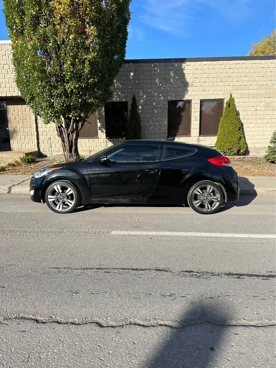2014 Hyundai Veloster - Image 10 of 17