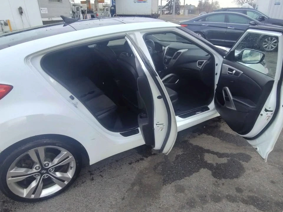 2014 Hyundai Veloster - Image 8 of 9
