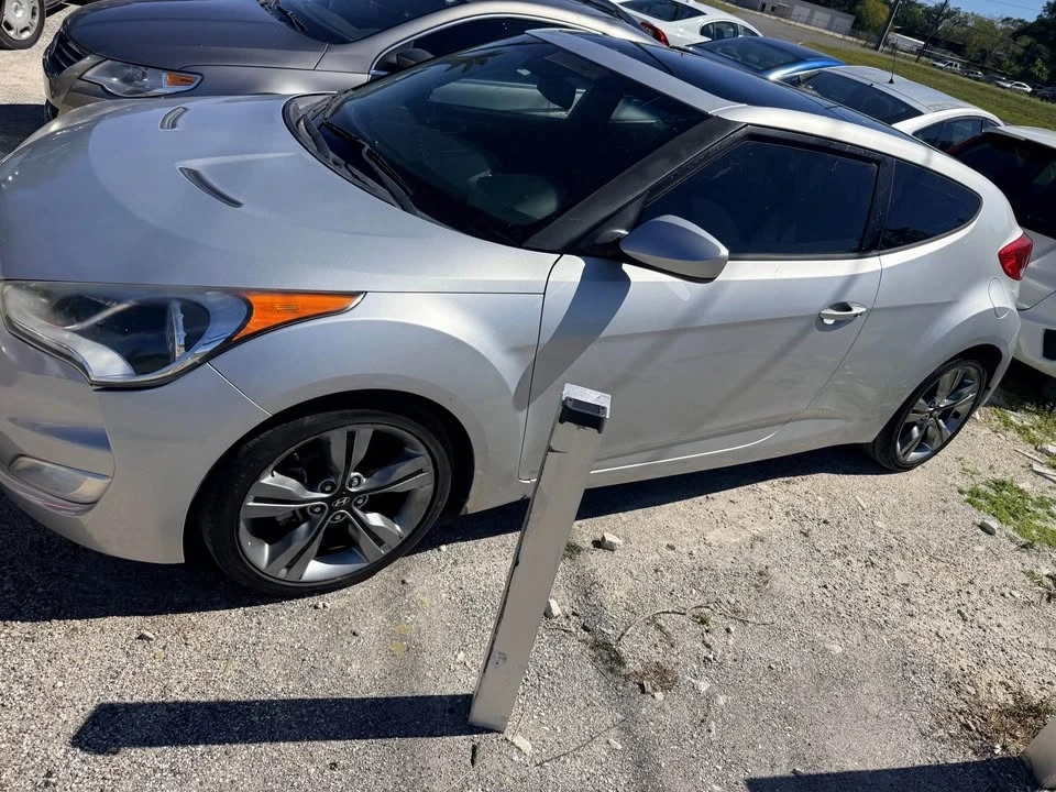 2014 Hyundai Veloster - Image 2 of 6