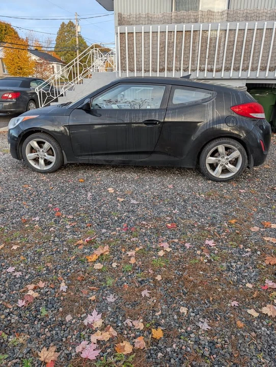 2014 Hyundai Veloster - Image 2 of 10