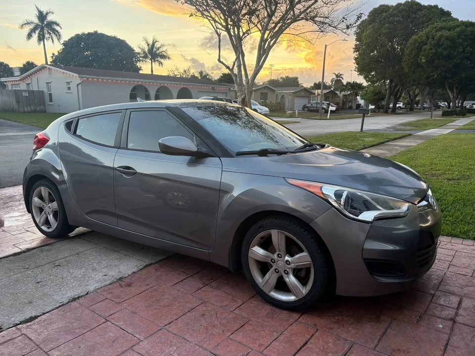 2014 Hyundai Veloster - Image 2 of 8
