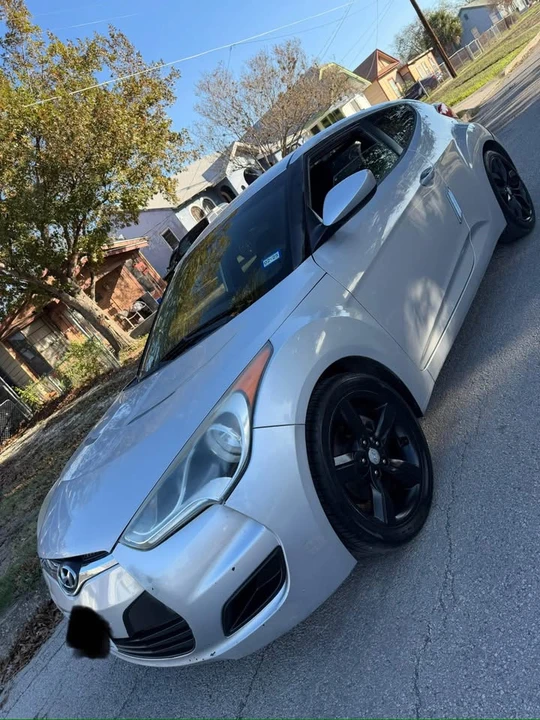 2014 Hyundai Veloster - Image 12 of 17