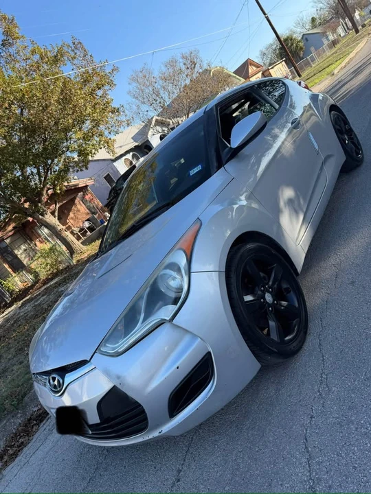 2014 Hyundai Veloster - Image 2 of 17
