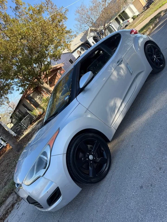 2014 Hyundai Veloster - Image 13 of 17