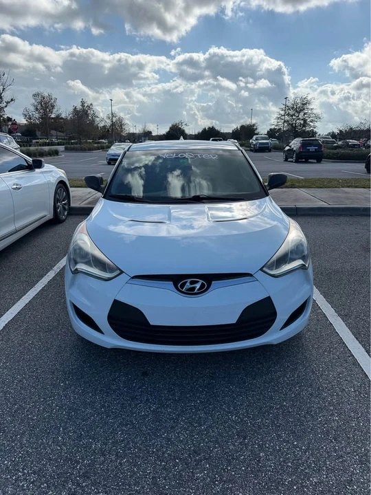 2014 Hyundai Veloster - Image 2 of 9