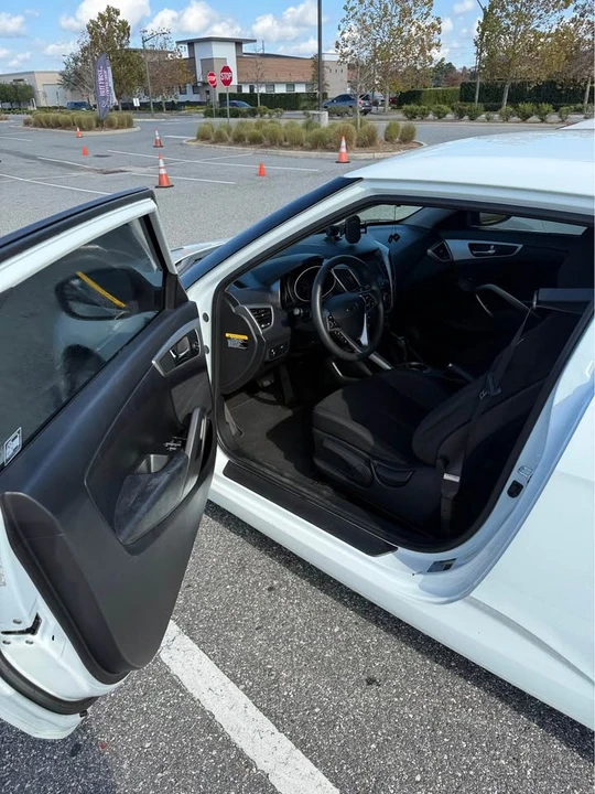 2014 Hyundai Veloster - Image 6 of 9